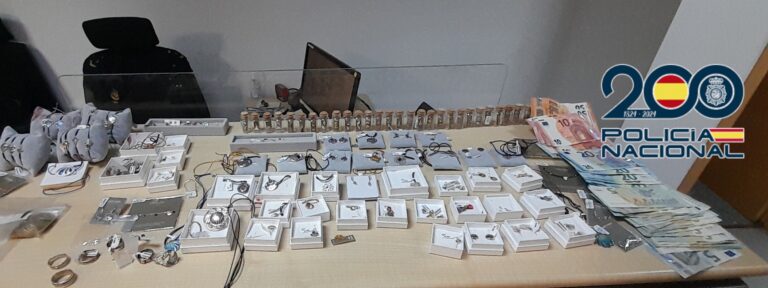 Deteñen ao presunto autor dun roubo nunha xoiaría en Santiago