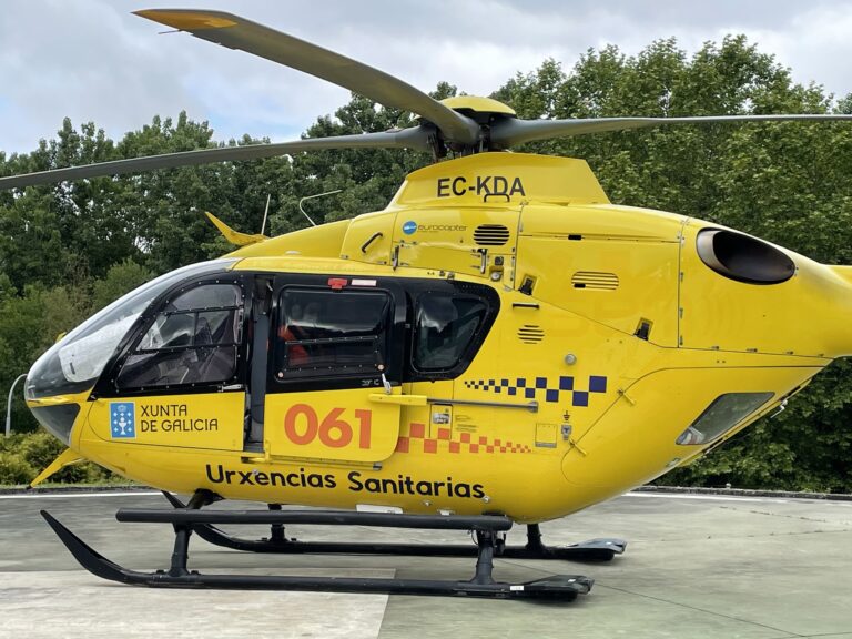 Evacuado en helicóptero tras saírse da vía e chocar contra unha casa en Val do Dubra