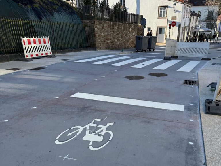 O Concello reabre a rúa do Pombal tras completar as obras de mellora e accesibilidade