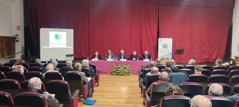 Municipios do Camiño enxalzan “colaborar” e celebran o 10º aniversario da Asociación cunha Ofrenda ao Apóstolo