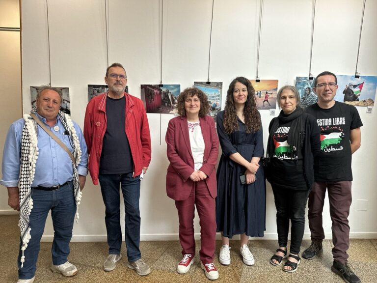 Inaugurada a exposición ‘Unha ollada sobre Palestina’ no centro sociocultural de Conxo, con 22 fotografías de Gaza