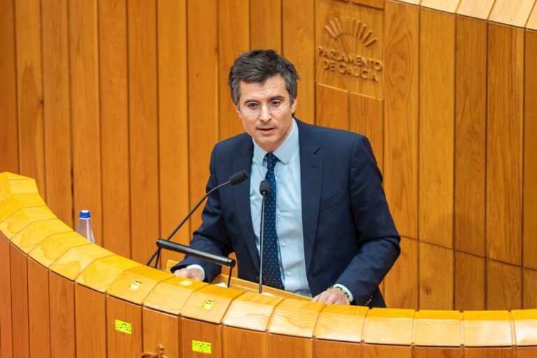 Verea reclama unha alianza civil para manter en Santiago a única Facultade de Medicina de Galicia