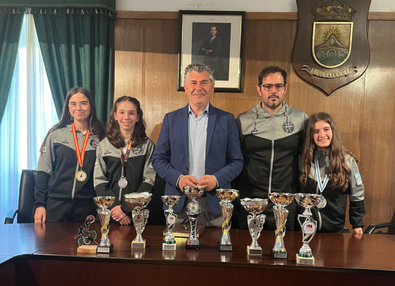 O alcalde de Boqueixón felicita as judokas locais polos seus éxitos e anuncia tres actividades deportivas no municipio