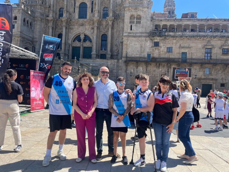 A Praza do Obradoiro convértese nunha cancha de baloncesto con máis de 350 participantes no circuíto 3×3 CaixaBank