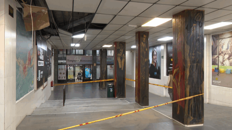 Cae parte do falso teito das galerías de Fernando III O Santo, que albergan múltiples centros deportivos