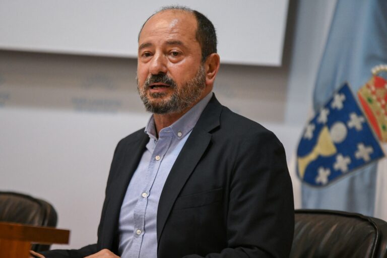 A Xunta rexeita a “xustiza estalinista de dar de baixa en bloque” pisos turísticos e ofrece colaboración a Santiago