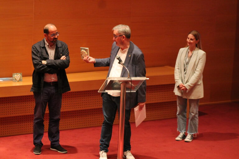 ‘Modo galego, actívao!’, recoñecido co Premio Mil Primaveras polo seu labor nos centros educativos de Ames