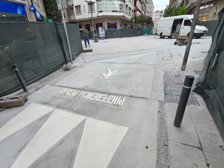 Rematan as obras no cruzamento entre Xeneral Pardiñas e República do Salvador, reabrindo o paso peonil