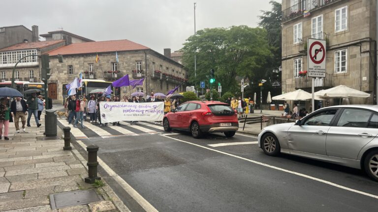 Unha manifestación polo crime machista de Moraña colapsa momentaneamente o tráfico na Virxe da Cerca