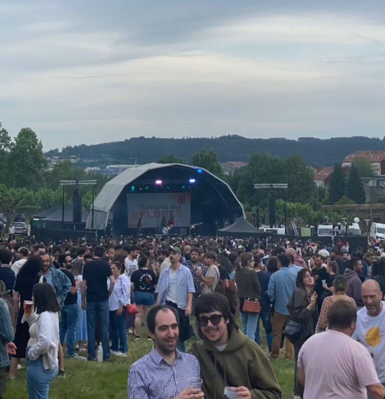 A Romaría das Flores recupera o espírito festivo no parque de Belvís con música, gastronomía e actividades para todos os públicos
