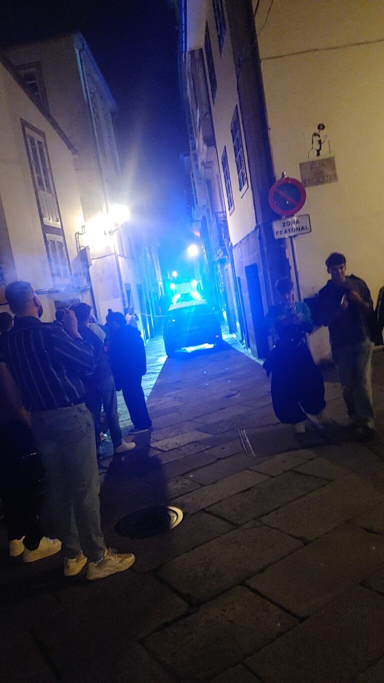 Arde unha vivenda na rúa Algalia de Abaixo durante a madrugada