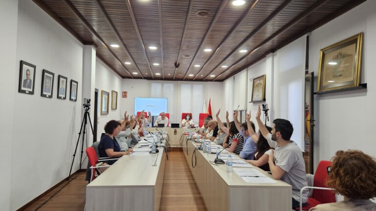 O BNG de Ames acusa o alcalde de vulnerar o regulamento do Pleno municipal