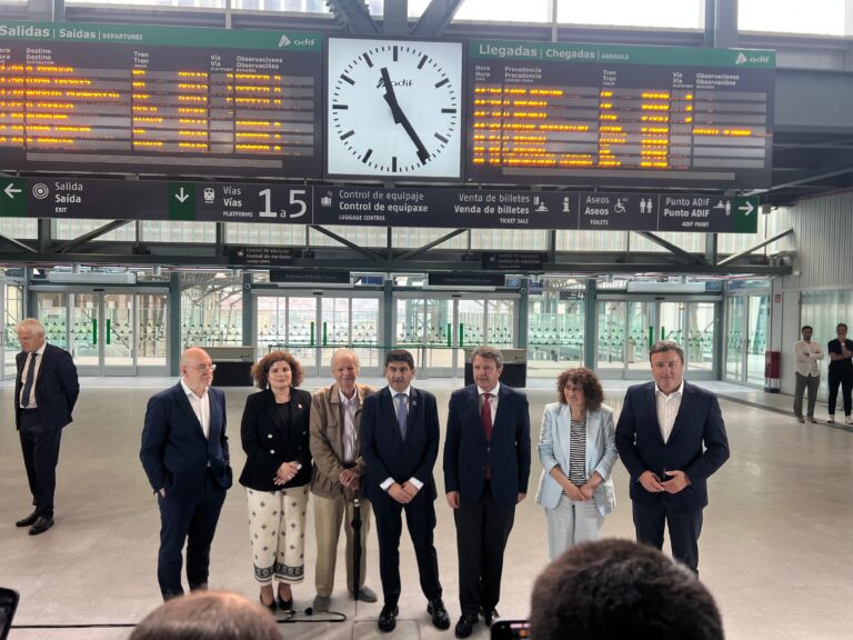 A estación intermodal de Santiago inaugúrase oficialmente co nome de Daniel Castelao