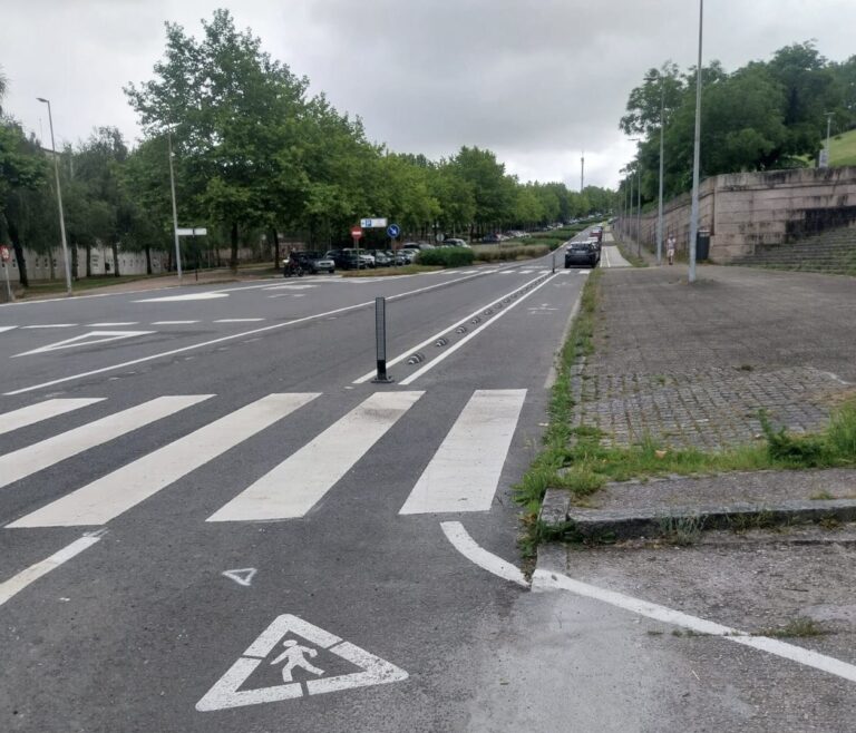 O carril bici da rúa Roma entra en funcionamento tras a súa reordenación e conexión co de San Lázaro