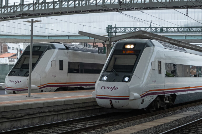 Renfe reestablece o servizo de tren entre Santiago e A Coruña despois de verse afectado por un cadáver nas vías