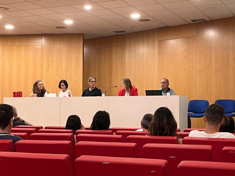 Santiago abre a porta a atrasar a implantación da taxa turística