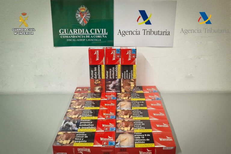 Intervidos 150 paquetes de tabaco chegado de Lanzarote en Lavacolla
