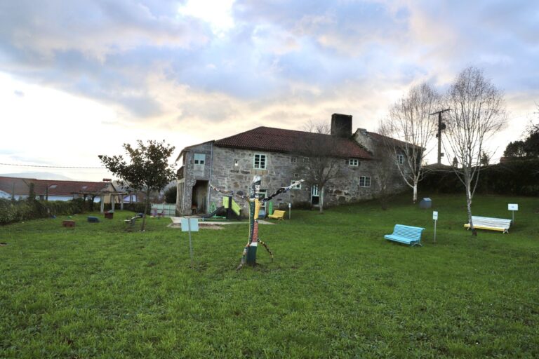 O Concello de Santiago adapta as escolas unitarias do rural para ofrecer por vez primeira servizo de comedor