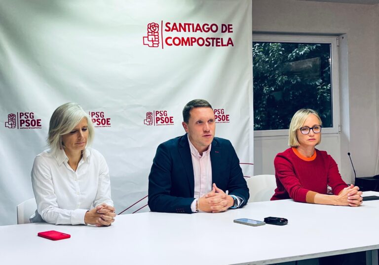 Aitor Bouza sinala que entra no Parlamento porque lle corresponde por lista e di que non se sente “atacado” pola alcaldesa da Coruña