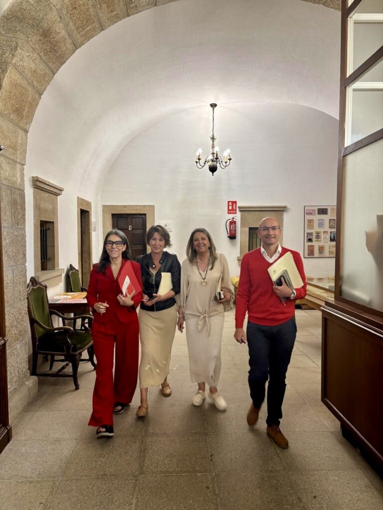 Raxoi inicia os contactos cos non adscritos para negociar os orzamentos de 2026