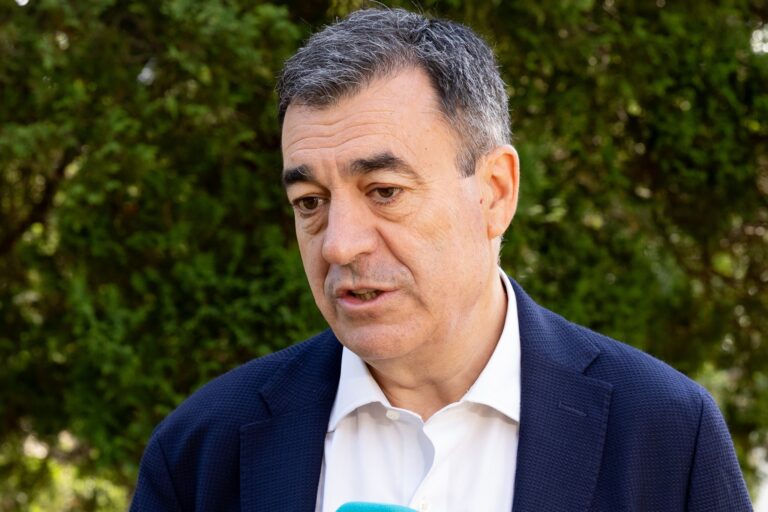 Román Rodríguez pide á USC valorar “outros escenarios” ante o veto de Medicina á descentralización