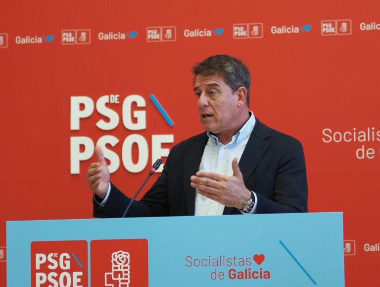 Besteiro adianta que os socialistas composteláns escollerán candidato este verán