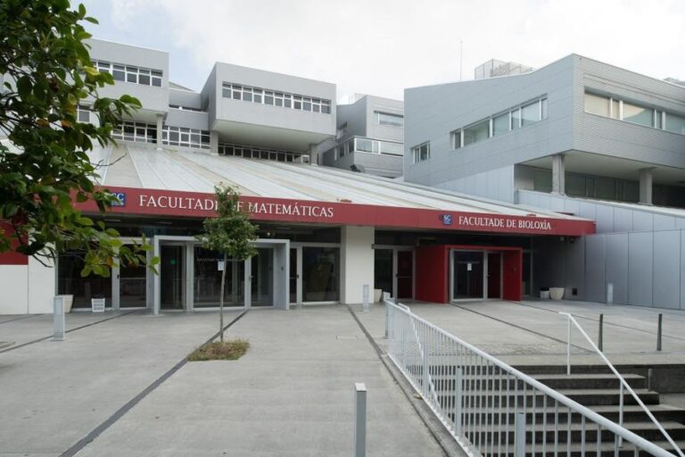 Unha asemblea na facultade de Matemáticas acorda impulsar un paro académico en outubro en defensa dos másteres públicos da USC