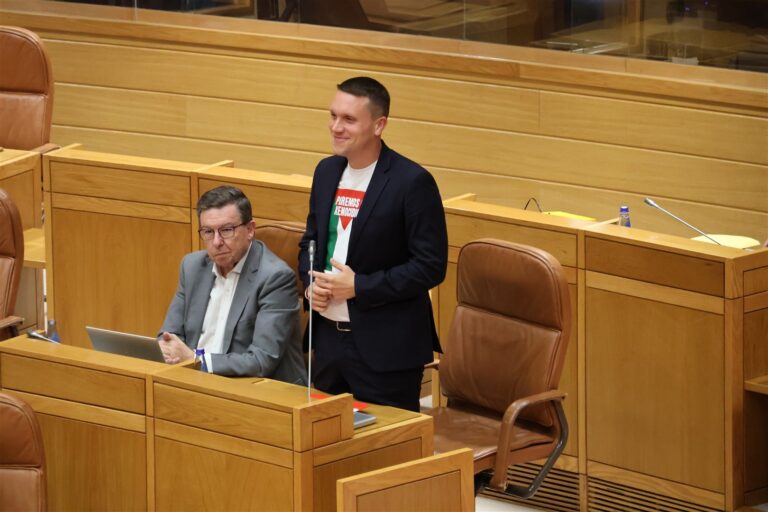 Bouza toma posesión como deputado do PSdeG trala saída de Julio Abalde