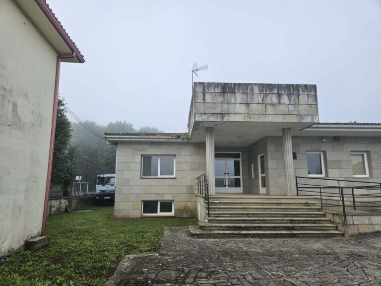 Boqueixón inicia as obras de mellora na Casa da Cultura de Camporrapado