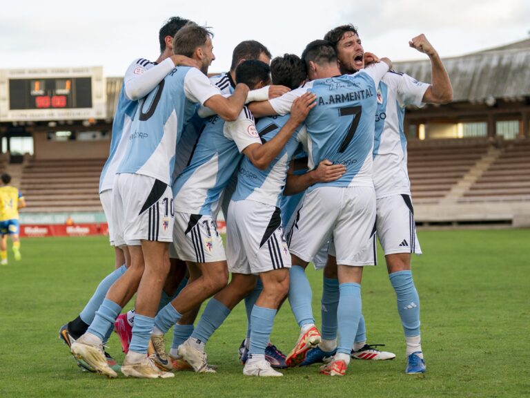 O Compos vence ao Cambados cun gol agónico de Pablo Crespo