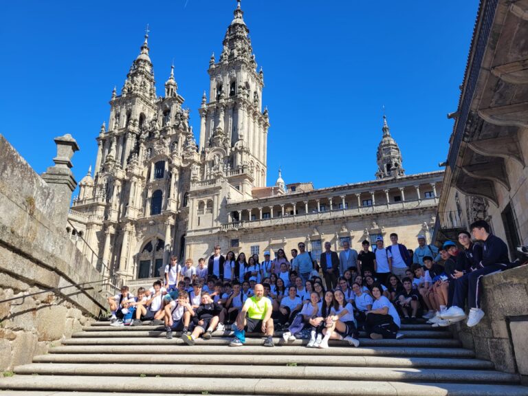 O Plan Xacobeo recibe en Compostela un grupo de estudantes participantes na iniciativa ‘O teu Camiño’ da Fundación Galega contra o Narcotráfico