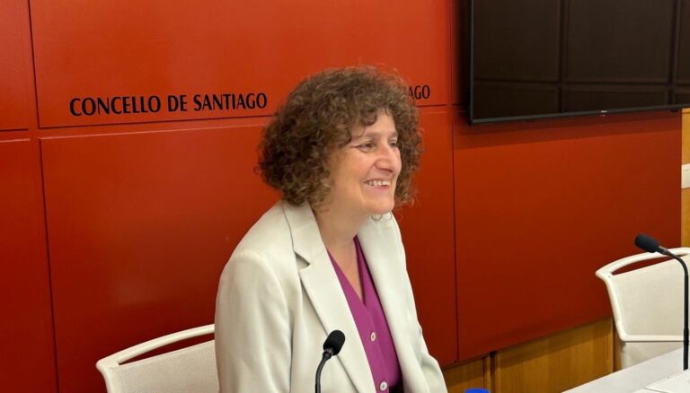 A alcaldesa de Santiago pide á Xunta que “duplique” a cantidade dos orzamentos pola capitalidade