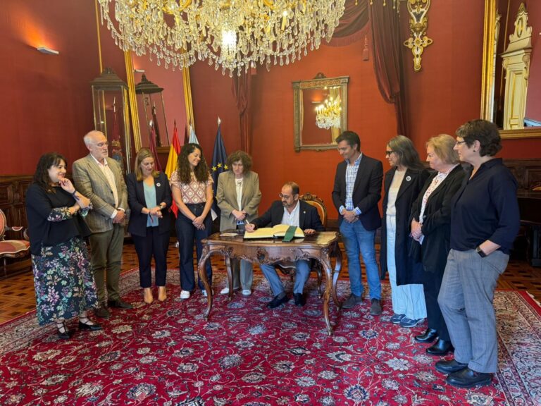 A RAG e o Concello de Santiago avanzan no mapa sociolingüístico escolar e na colaboración para as Letras Galegas 2026