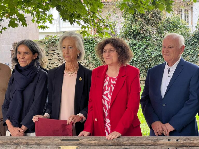 O Concello e a Real Academia Galega de Ciencias homenaxean a Fernando Calvet cunha placa no Parque das Ciencias