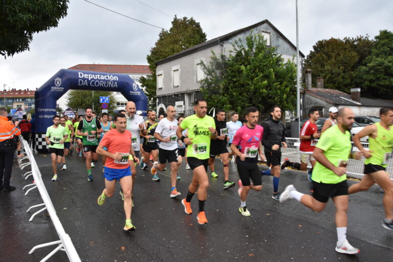 A carreira pedestre de Ames reúne máis de 1.500 participantes baixo a choiva en Bertamiráns