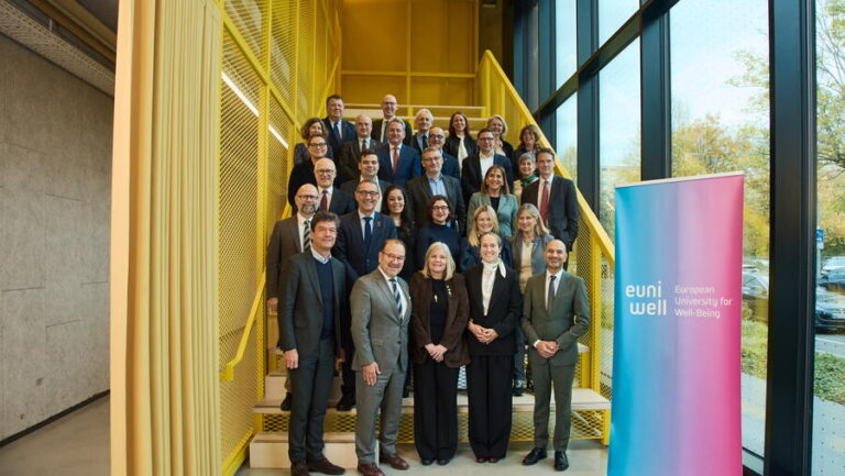 O reitor da USC participa en Colonia na novena Asemblea de Reitores e Reitoras da Universidade Europea para o Benestar (EUniWell)