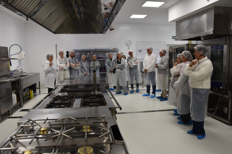 O Concello de Ames abre a comunidade educativa as novas instalacións da Cociña central dos comedores escolares