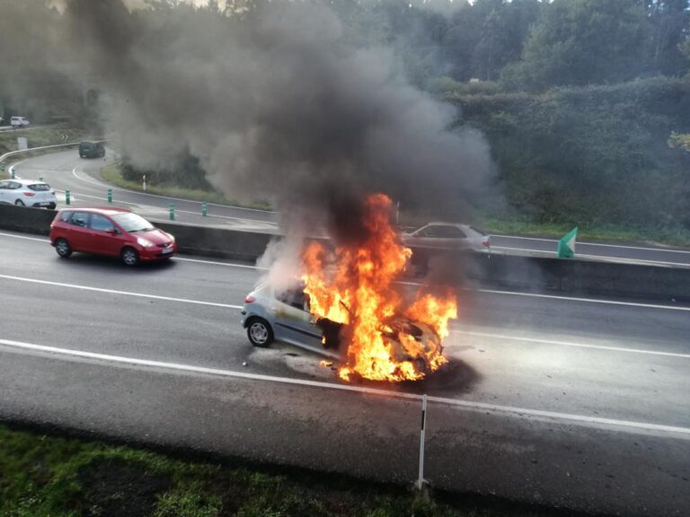 Catro accidentes simultáneos provocan retencións na AP-9 e na AG-56 á altura de Santiago