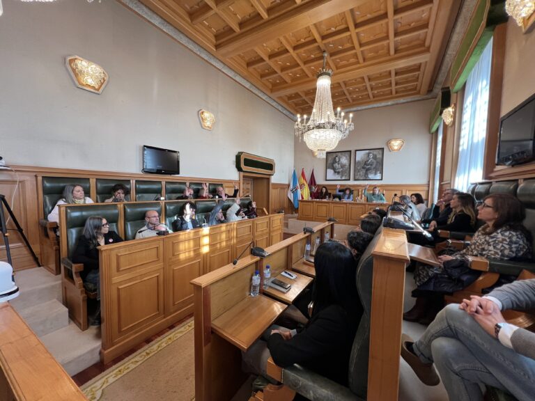 O Concello pagará as horas extra a Bombeiros e Policías coa abstención do PP e os concelleiros non adscritos