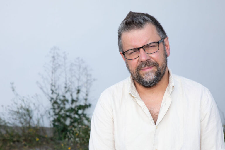 Dimite Lois Ladra como director do Museo do Pobo Galego