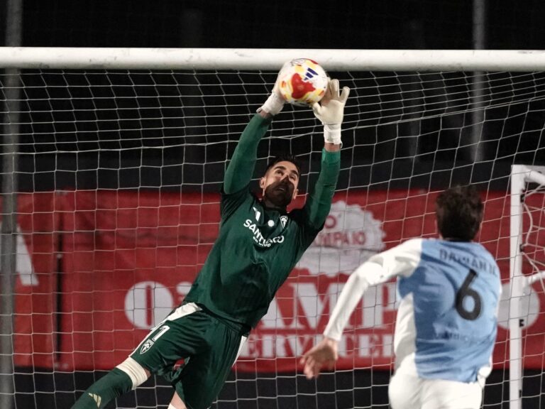 O Compos mantén o liderado tras un empate en Arteixo