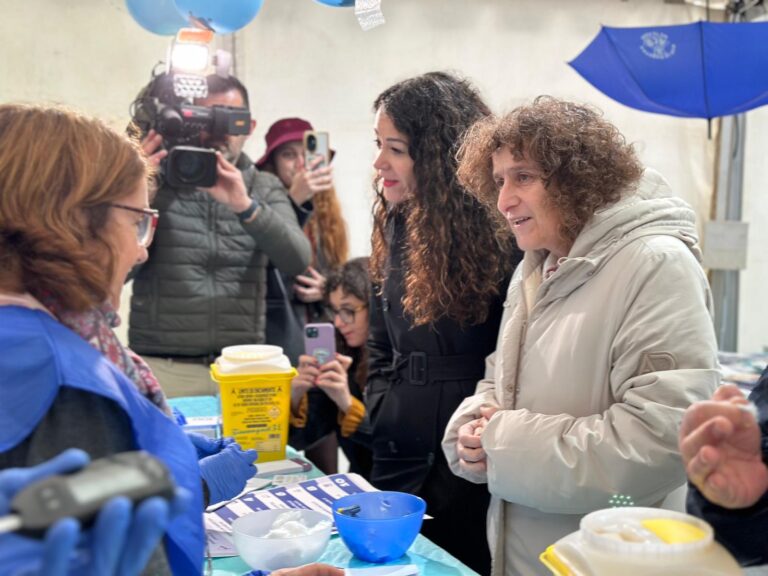 Sanmartín chama á prevención na carpa da Asociación Compostelá de Diabéticos