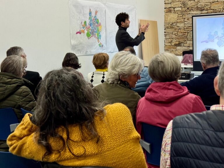 O Concello reúnese con dez asociacións veciñais para explicar a modificación do Plan Especial da Cidade Histórica