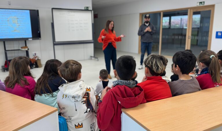 Santiago presenta a nova edición de ‘Reguéifate’ e incorpora Arzúa a un programa interxeracional pola lingua