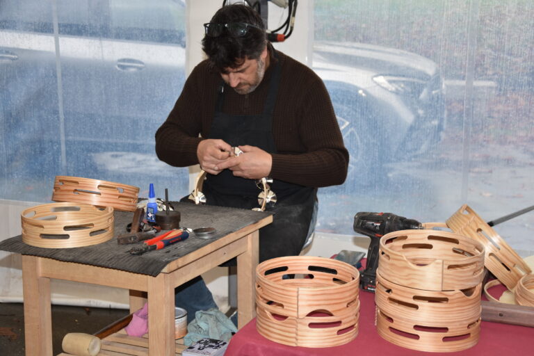 A Feira do Monte reúne máis de vinte expositores e dous días de actividades sobre o monte galego