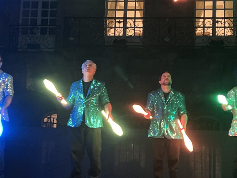 (FOTOS) O acendido do Nadal enche de música e público o Obradoiro