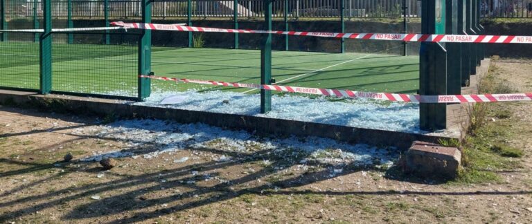 O Concello de Ames denuncia un acto vandálico na pista municipal de pádel do Milladoiro