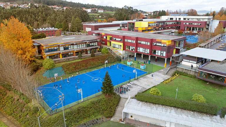 O Obradoiro CAB apadriña a primeira promoción do programa contra o acoso escolar do colexio ‘Peleteiro’