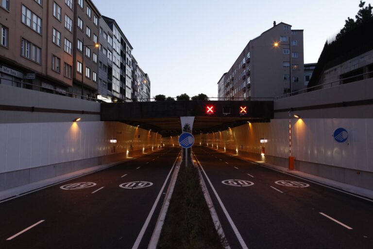 O Túnel do Hórreo volve pechar entre críticas ao Goberno local