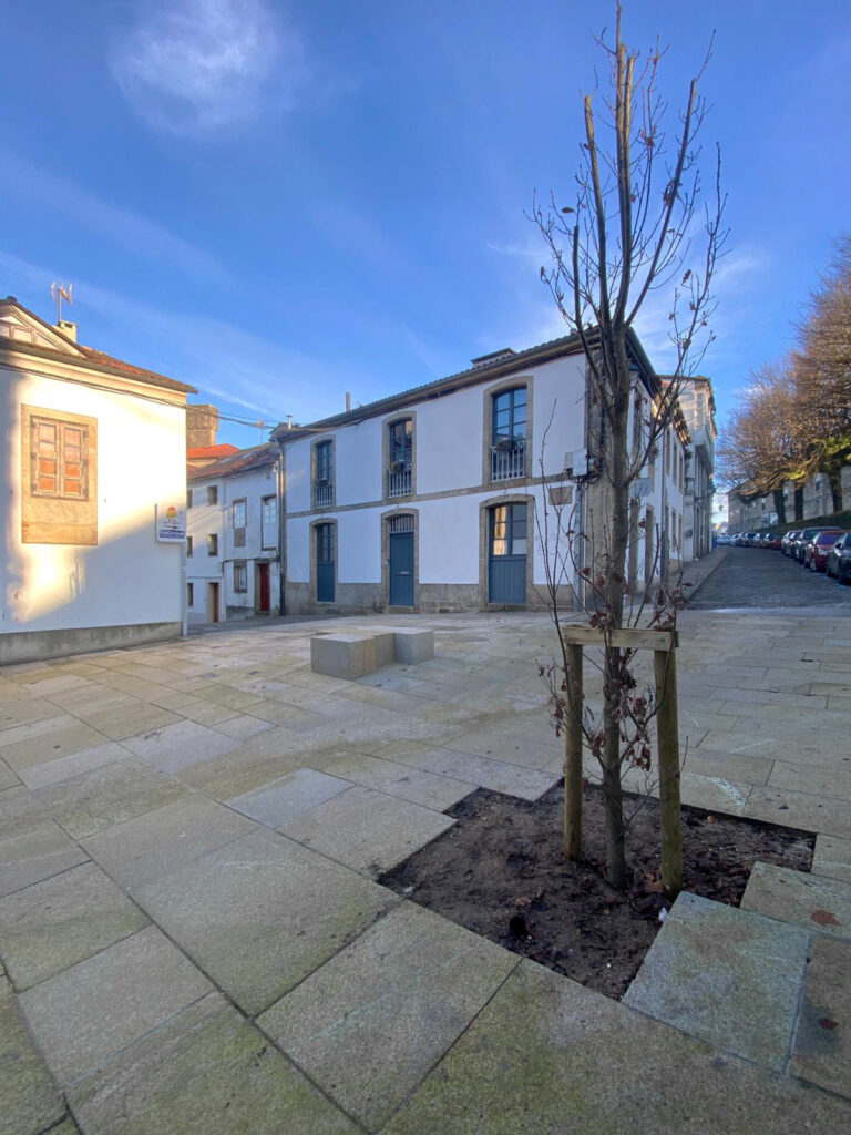 O Concello recibe as obras da nova praciña dos Loureiros e reabre ao tráfico a contorna